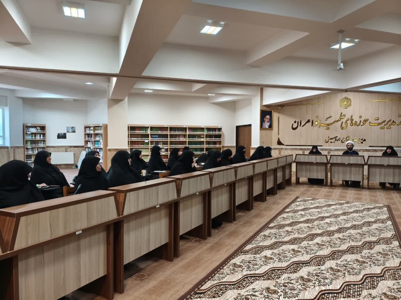 اردبیل جهان امروز تشنه فراگیری مسائل معنوی است/تربیت ۱۶۰۰طلبه خواهر در اردبیل
