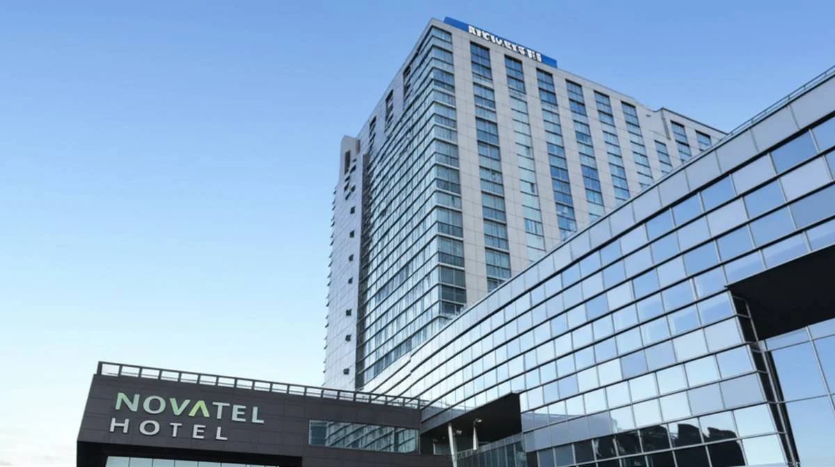 هتل نووتل تورنتو Novotel Toronto Hotel | رزرو، قیمت و امکانات