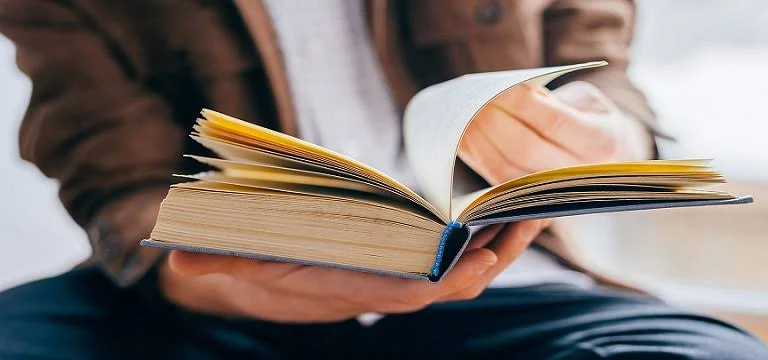مزایای استفاده از وب سایت های ارائه دهنده کتاب در فضای مجازی